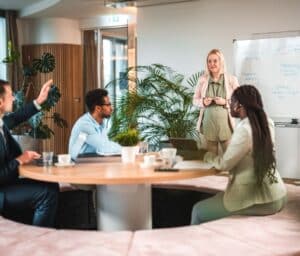 pregnant woman leading team meeting in pretty clean office